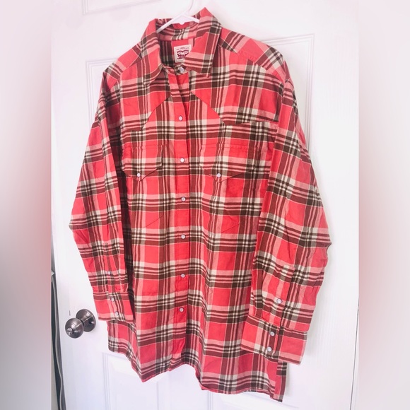 Levi’s button up - Picture 3 of 13